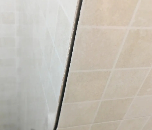措勤瓷砖空鼓维修公司分享阳台瓷砖脱落的修复过程可以分为以下几个步骤