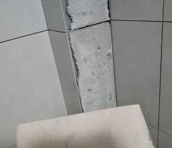 措勤瓷砖空鼓维修公司分享下厨房瓷砖脱落的补救措施。